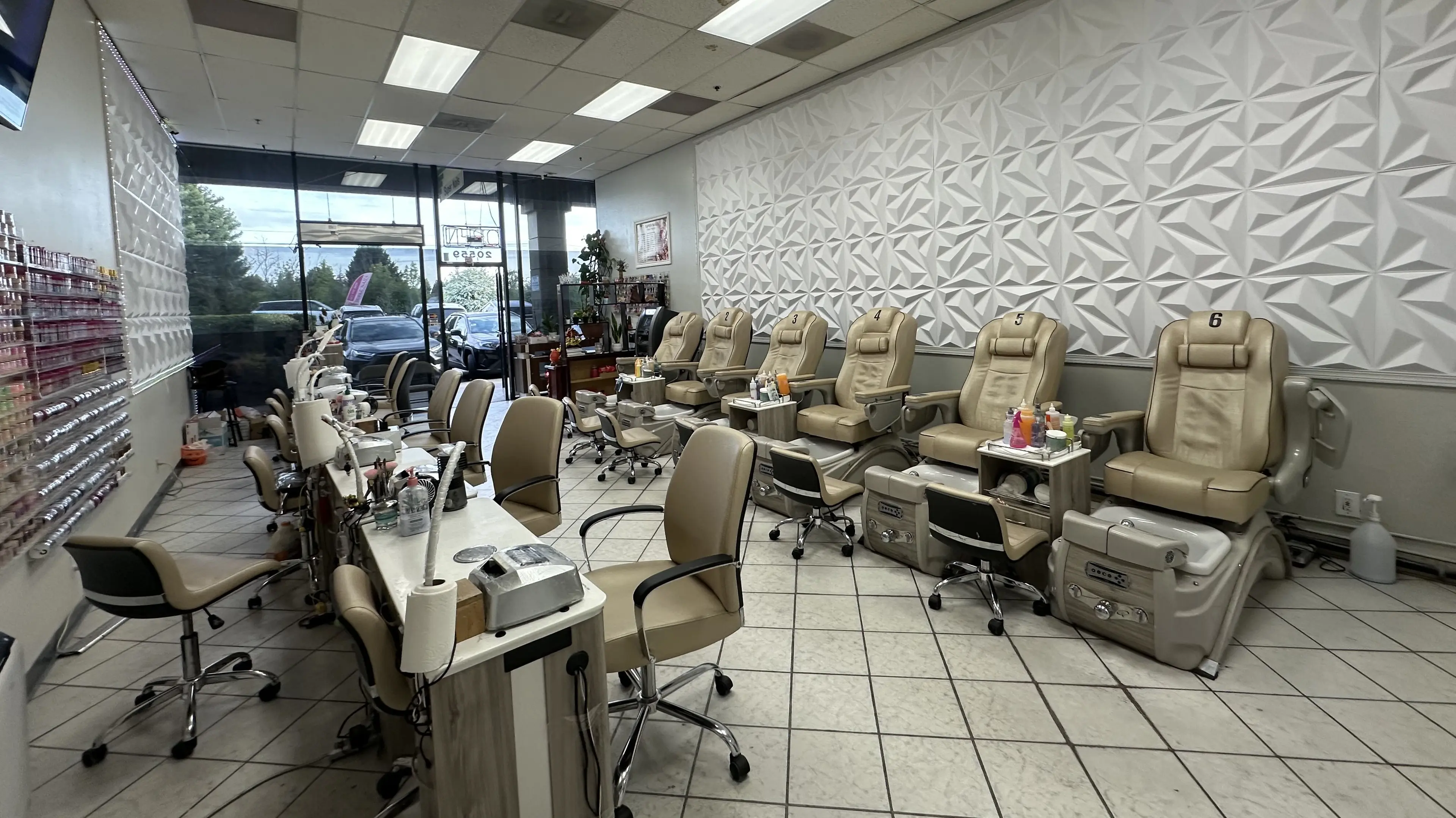 Super Nails interior